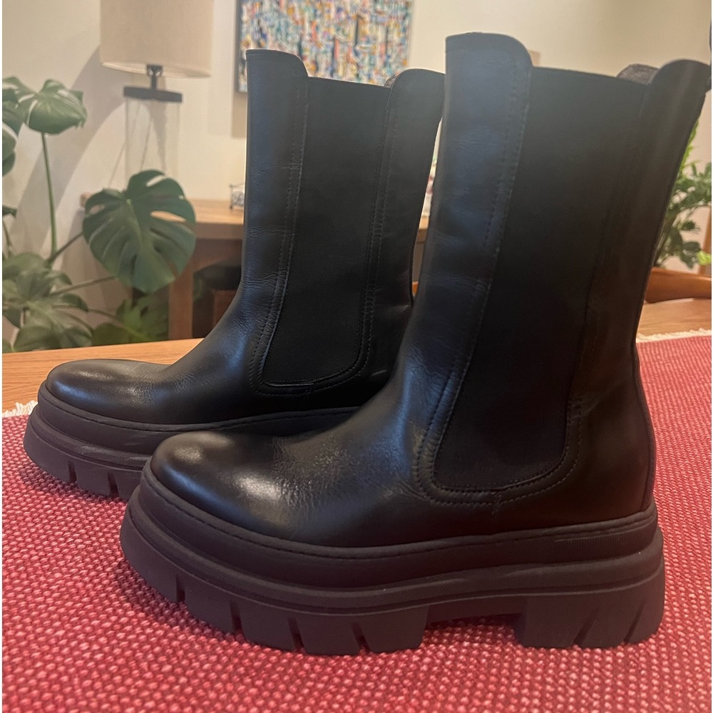 Gorgeous Nero Giardini Calfskin Chelsea Moto Boots